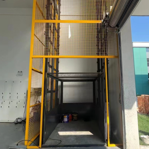 营口导轨式升降机助力物流园破解运输难题