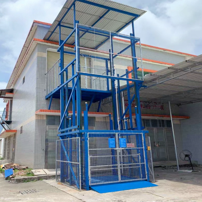 营口建材厂室外升降货梯安装